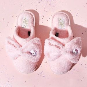 Hello kitty slippers